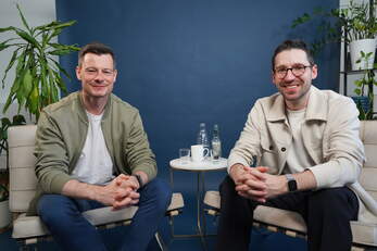 Key Account Manager im B2B Sales Lukas Haerle und “Versicherungen mit Kopf”-Gründer Bastian Kunkel im Interview